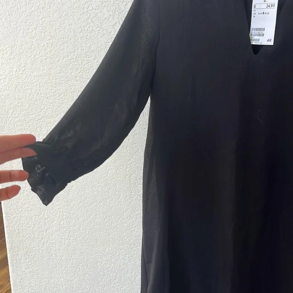 NWT H and M Black Mini Long Sleeve Dress size 8 - Picture 5 of 9